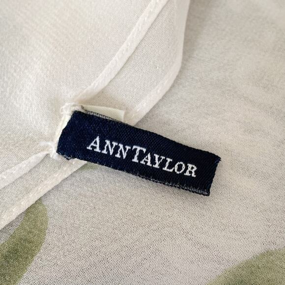 Vintage 100% Silk Scarf Wrap Sheer Botanical Floral Garden Romantic Timeless - Picture 8 of 8